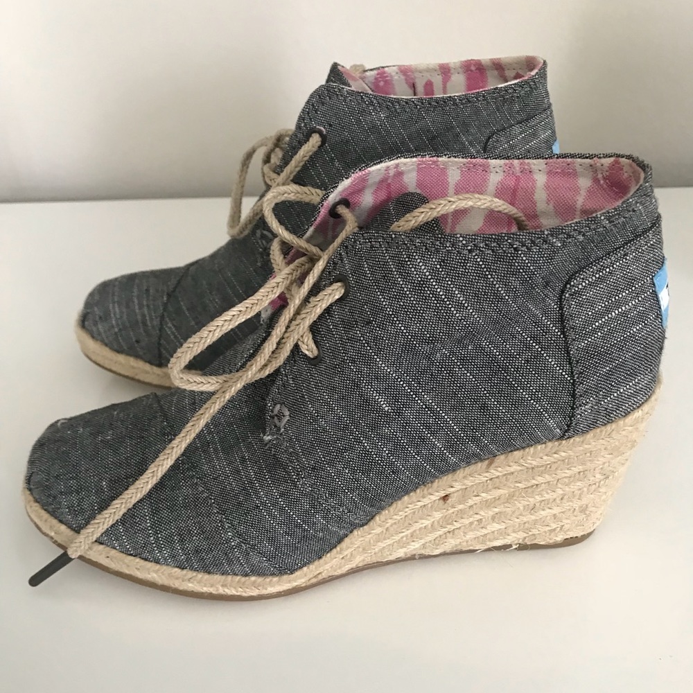 TOMS Wedge Lace Up Tennis Shoes